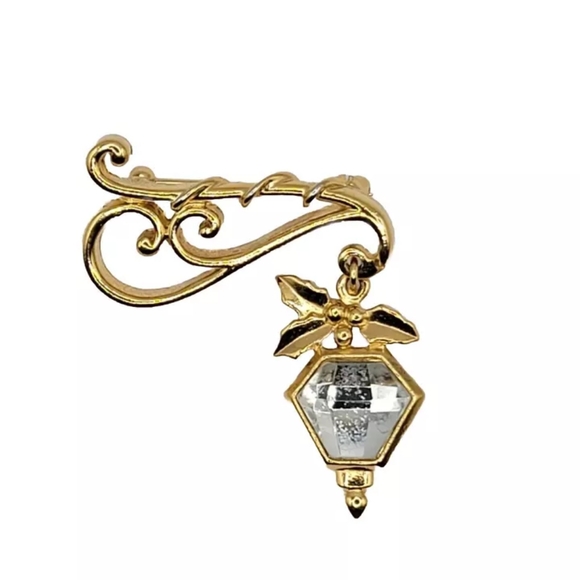 Avon Jewelry - Vintage Lantern Light diamond gold tone Brooch.nib dated 1991 named winter glow